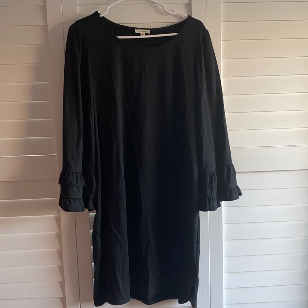 Womens dress with ruffled sleeves